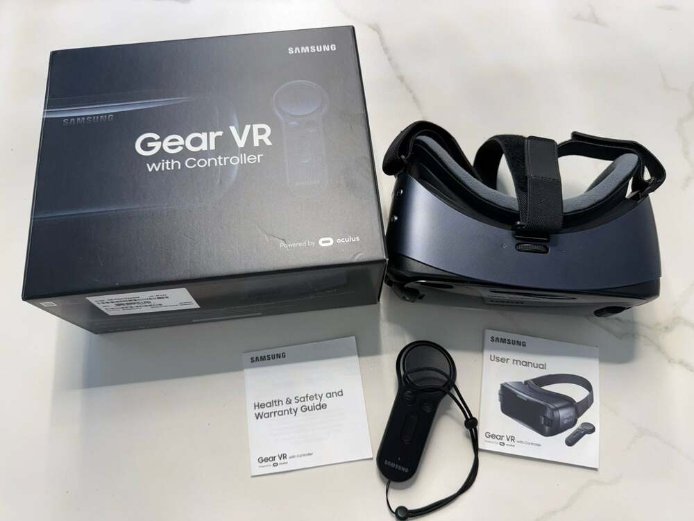 Samsung Gear VR w/ Controller model SM – R324NXZAAXAR